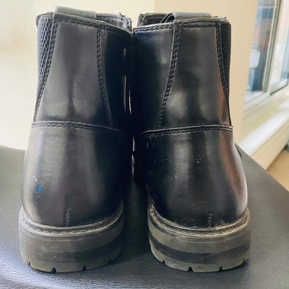 Braxton Winter Chelsea Boots - Picture 2 of 4